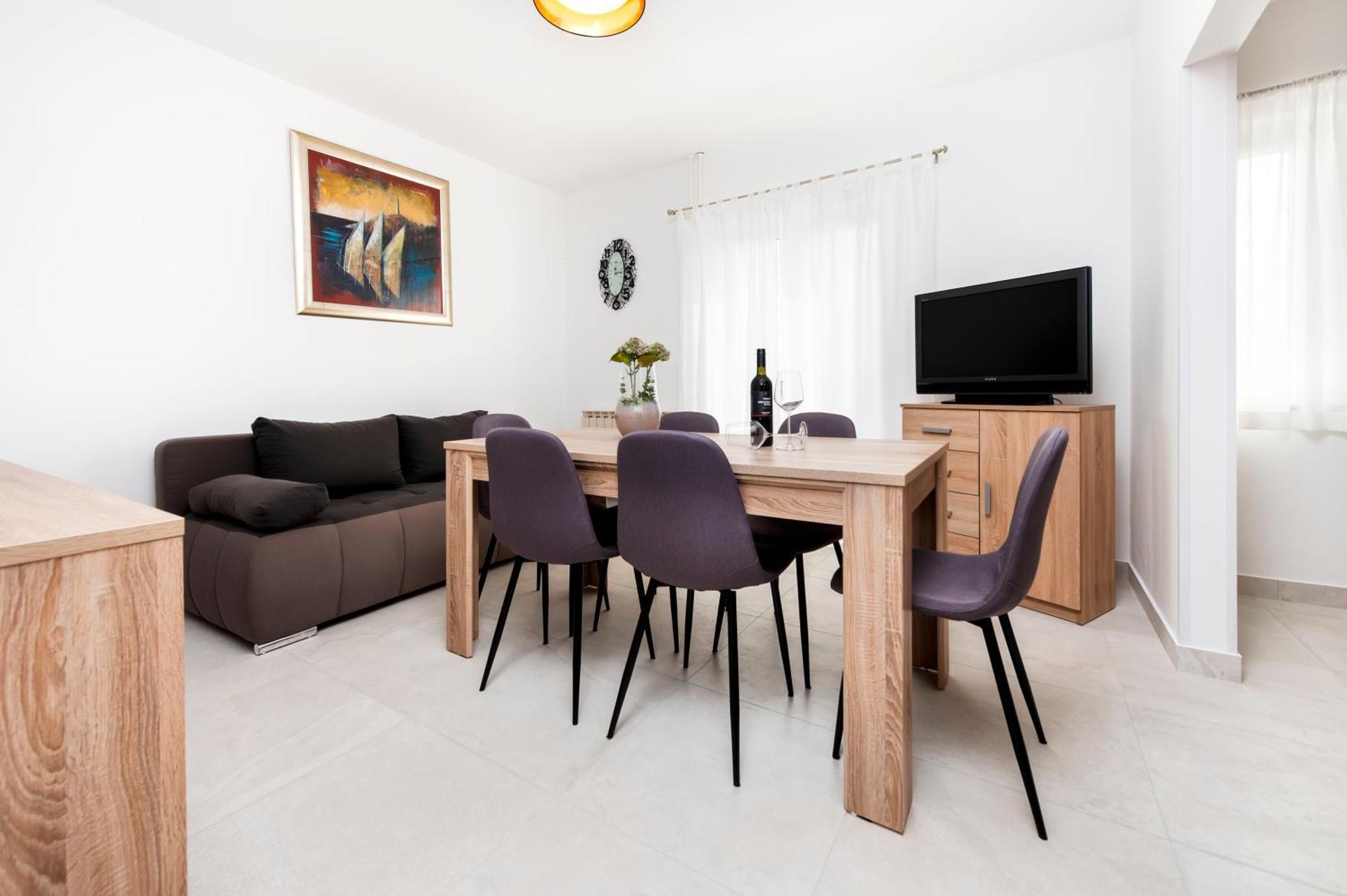 Ivo Apartment *