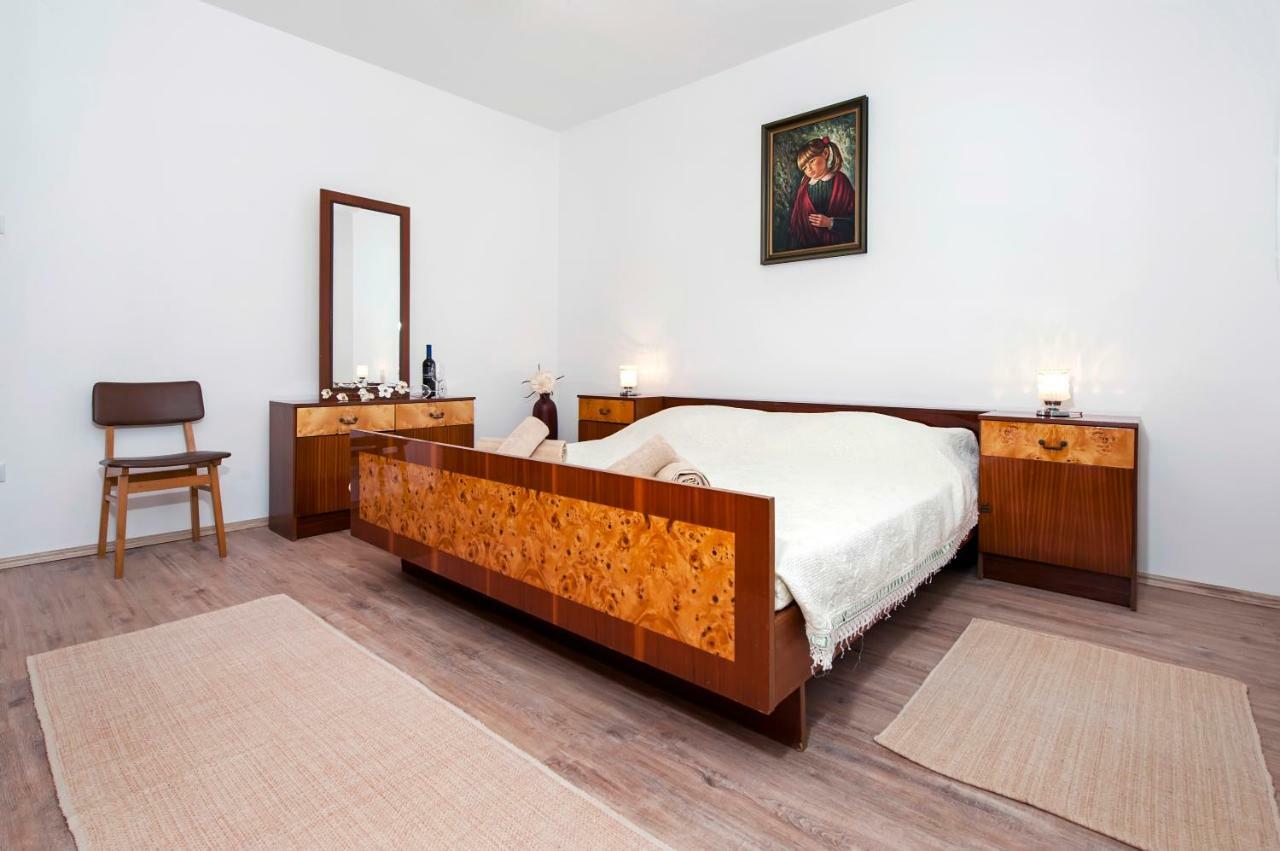 Ivo Apartment *